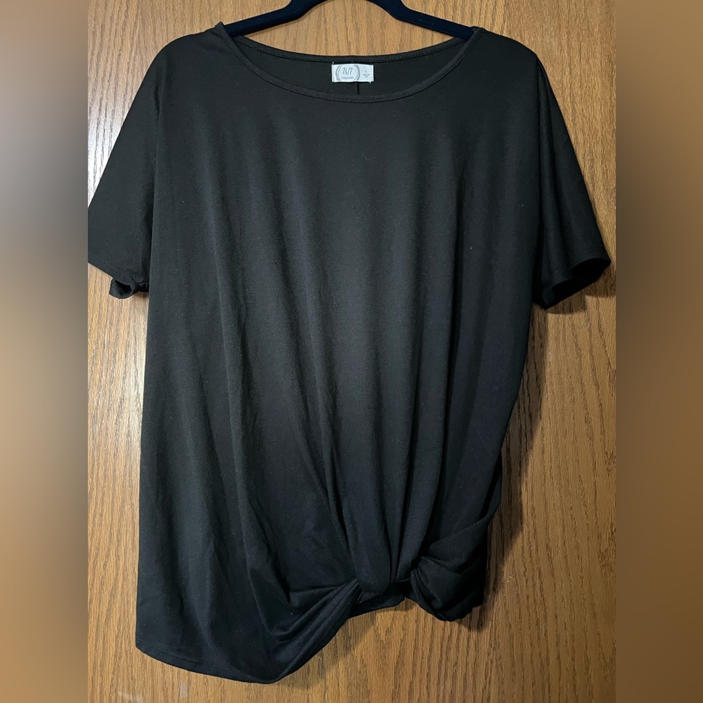 Maurice’s black knot shirt
